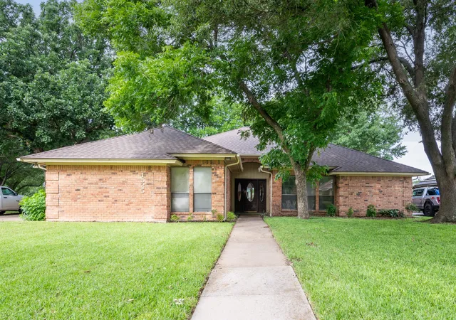 Photo 2 of Single family home for sale at 1525 Inverness Rd, Mansfield, TX 76063 | MLS# 21297497 | Listing updated on 2026-07-25