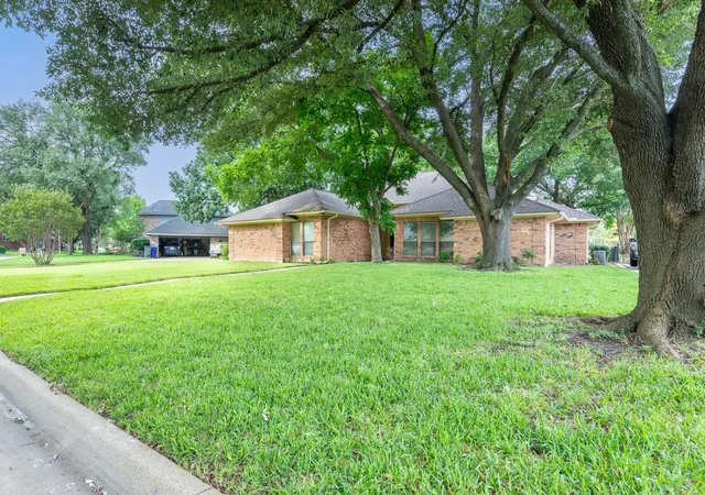 Photo 3 of Single family home for sale at 1525 Inverness Rd, Mansfield, TX 76063 | MLS# 21297497 | Listing updated on 2026-07-25