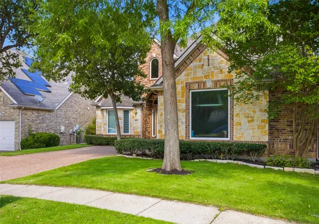 3rd image of 9024 Bottlebrush Ln, Irving, TX 75063 | MLS# 21274429