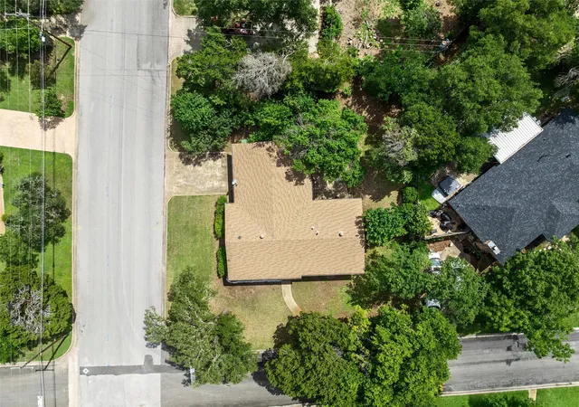 Homes for sale in Woodway, TX | 357 Sharron Dr, Woodway, TX 76712 | MLS# 21297768