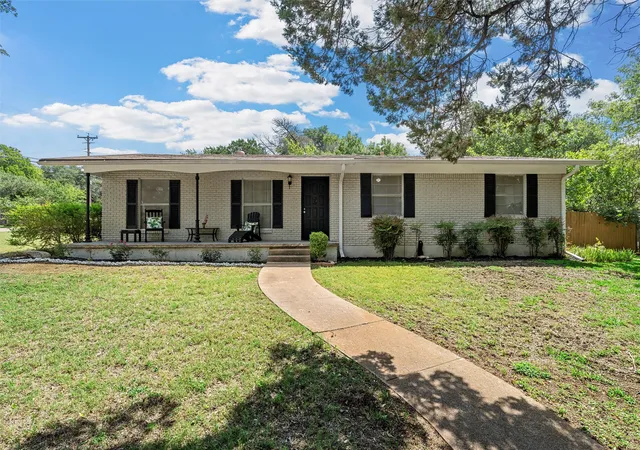 Photo 3 of Single family home for sale at 357 Sharron Dr, Woodway, TX 76712 | MLS# 21297768 | Listing updated on 2026-08-22