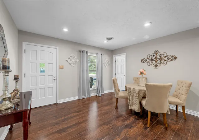 Photo 3 of Single family home for sale at 357 Sharron Dr, Woodway, TX 76712 | MLS# 21297768 | Listing updated on 2026-08-22