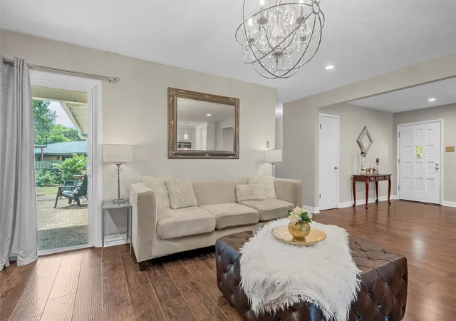 Photo 4 of Single family home for sale at 357 Sharron Dr, Woodway, TX 76712 | MLS# 21297768 | Listing updated on 2026-08-22
