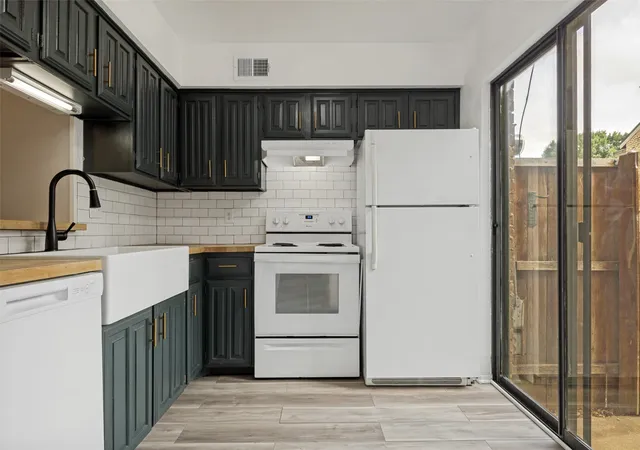 Photo 2 of Single family home for sale at 333 Melrose Dr #35D, Richardson, TX 75080 | MLS# 21297687 | Listing updated on 2026-08-27
