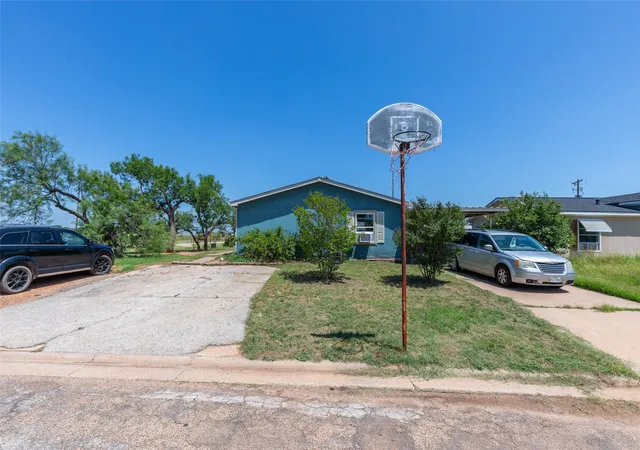 Photo 2 of Sale Pending at 4045 Sue Ellen Dr, Abilene, TX 79601 | MLS# 21297816 | Listing updated on 2026-07-20