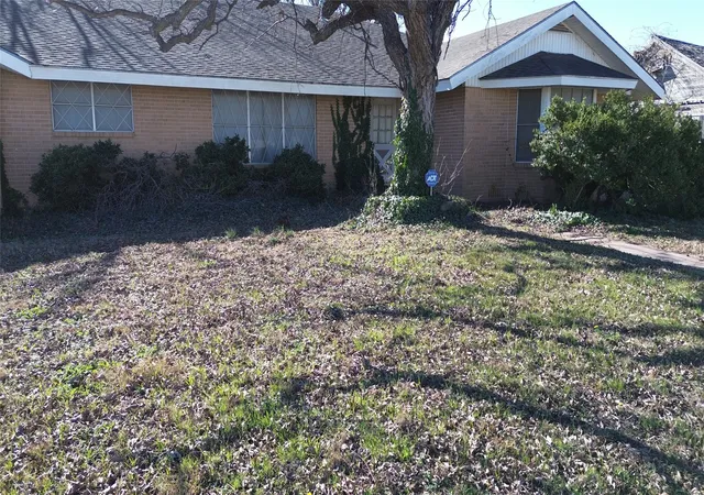 Homes for sale in Comanche, TX | 1306 E Central, Comanche, TX 76442 | MLS# 21297928