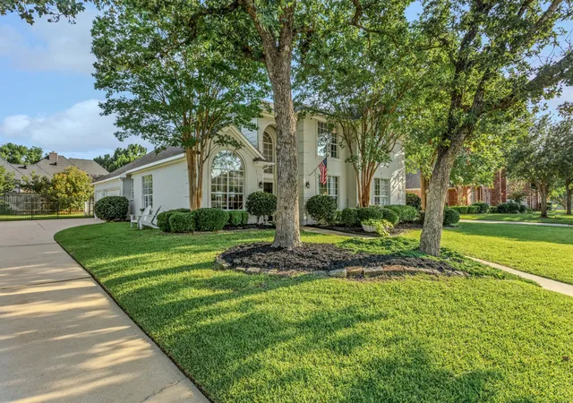 Photo 3 of Sale Pending at 824 Forest Lakes Dr, Keller, TX 76248 | MLS# 21289028 | Listing updated on 2026-07-20