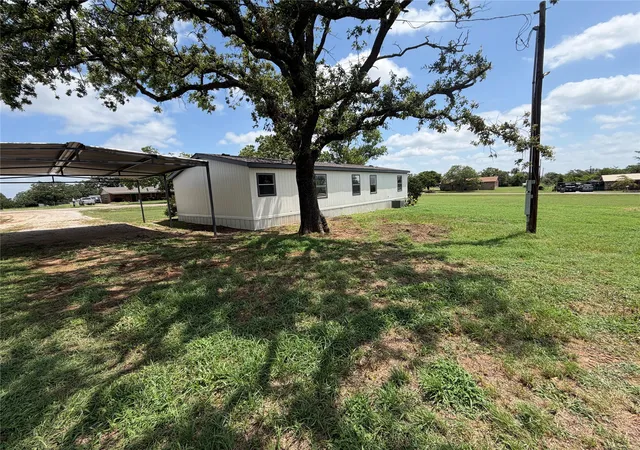 Homes for sale in Springtown, TX | 104 Hill Top Ct, Springtown, TX 76082 | MLS# 21297889