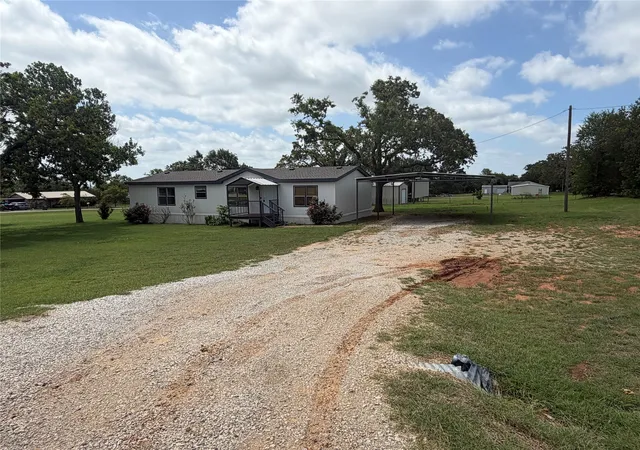 Homes for sale in Springtown, TX | 104 Hill Top Ct, Springtown, TX 76082 | MLS# 21297889
