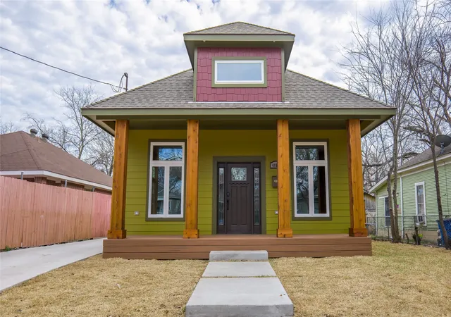 Single family home for sale at 4808 Terry, Dallas, TX 75223 | MLS# 21278151