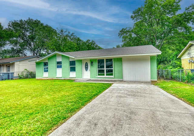 Photo 3 of Single family home for sale at 10020 Homeplace Dr, Dallas, TX 75217 | MLS# 21297989 | Listing updated on 2026-08-26