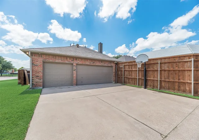 Homes for sale in Garland, TX | 6802 Lochmoor Ln, Garland, TX 75044 | MLS# 21292341
