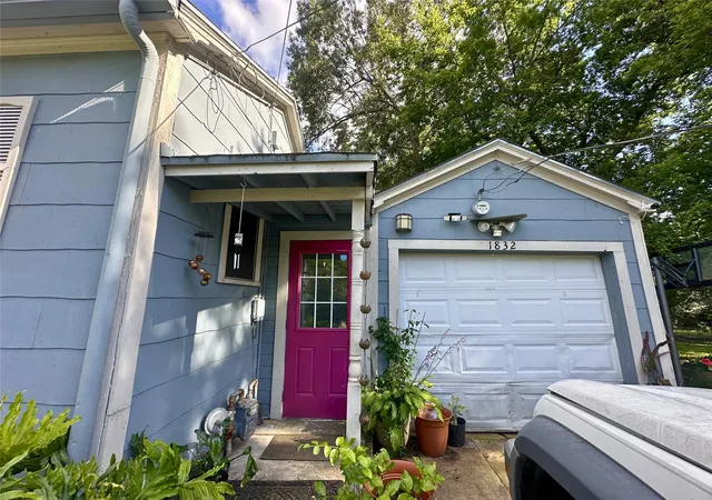 Photo 2 of Single family home for sale at 1832 E Polk, Paris, TX 75460 | MLS# 21298053 | Listing updated on 2026-07-07