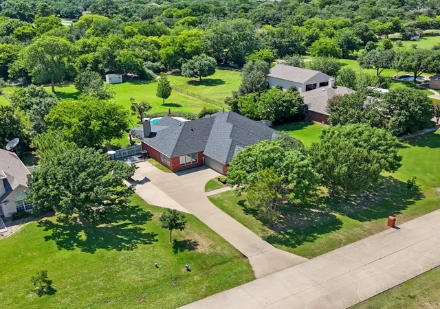 2nd image of 327 Lakeside Dr, Shady Shores, TX 76208 | MLS# 21295385