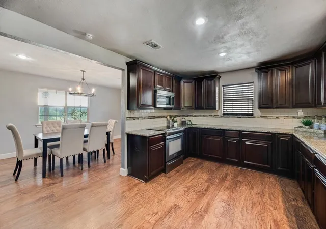 Photo 3 of Sale Pending at 10752 County Road 312, Terrell, TX 75161 | MLS# 21295609 | Listing updated on 2026-08-03