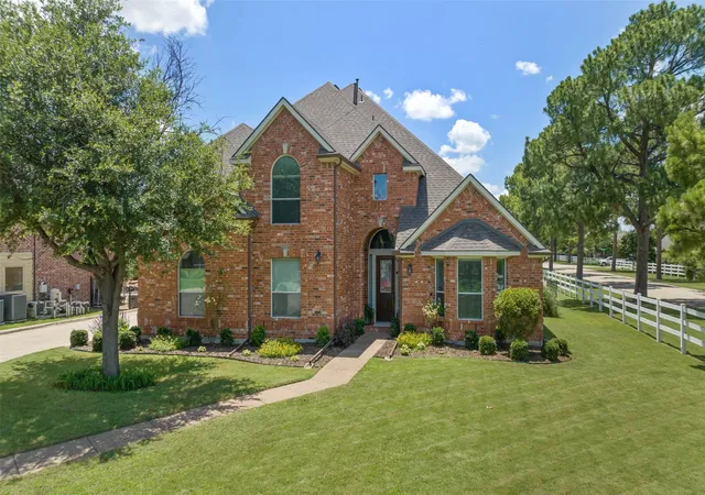 Single family home for sale at 1100 Durango Cir, Denton, TX 76208 | MLS# 21298138