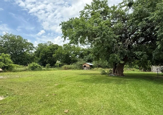 Homes for sale in Clarksville, TX | 805 W 3rd St, Clarksville, TX 75426 | MLS# 21298147