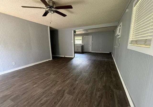 Photo 2 of Single family home for sale at 805 W 3rd St, Clarksville, TX 75426 | MLS# 21298147 | Listing updated on 2026-08-22