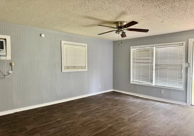 Homes for sale in Clarksville, TX | 805 W 3Rd St, Clarksville, TX 75426 | MLS# 21298147