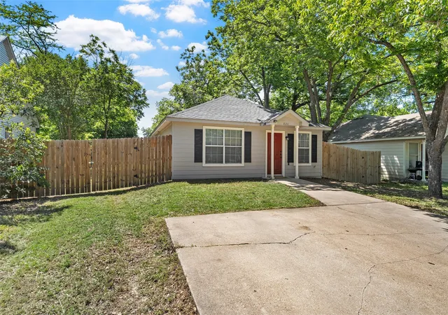 Photo 2 of Sale Pending at 820 N 14th St, Temple, TX 76501 | MLS# 21298150 | Listing updated on 2026-08-23
