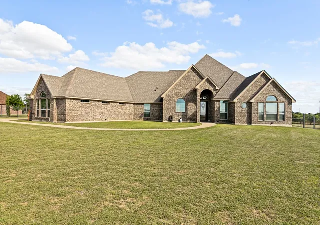Photo 1 of Single family home for sale at 5713 Fogata Ln, Crowley, TX 76036 | MLS# 21298145 | Listing updated on 2026-09-03