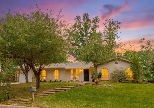Photo 1 of Single family home for sale at 855 Avenue A, Canton, TX 75103 | MLS# 21298193 | Listing updated on 2026-09-30