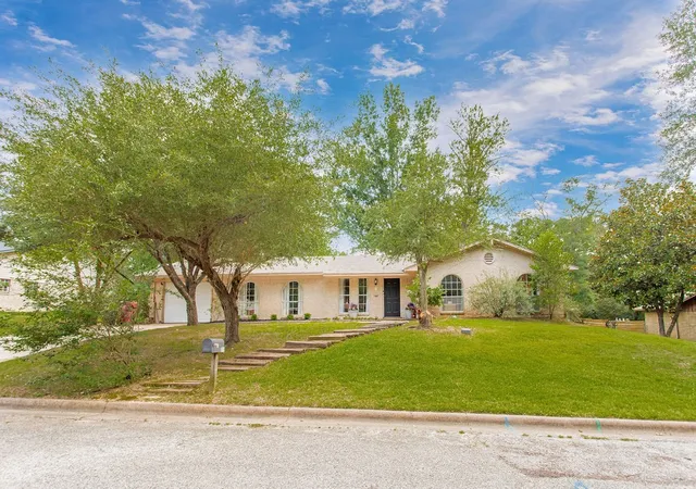 Photo 2 of Single family home for sale at 855 Avenue A, Canton, TX 75103 | MLS# 21298193 | Listing updated on 2026-09-30
