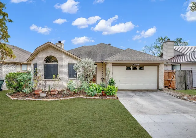 1st image of 1133 Lago Vista St, San Marcos, TX 78666 | MLS# 21298231