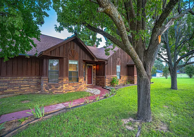 Photo 2 of Single family home for sale at 3713 Indian Creek Trl, Granbury, TX 76049 | MLS# 21296832 | Listing updated on 2026-07-24