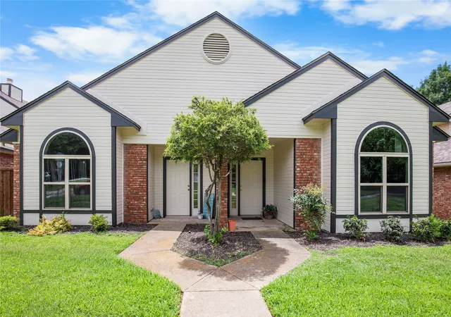 Multi family home for sale at 1006 W Washington St, Sherman, TX 75092 | MLS# 21298319