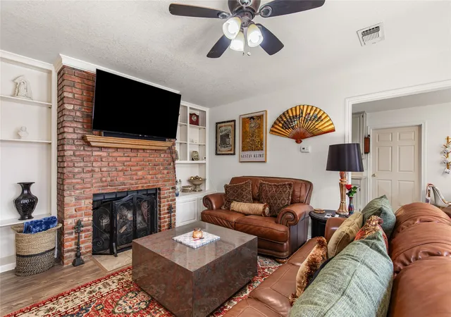 Photo 2 of Multi family home for sale at 1006 W Washington St, Sherman, TX 75092 | MLS# 21298319 | Listing updated on 2026-09-03