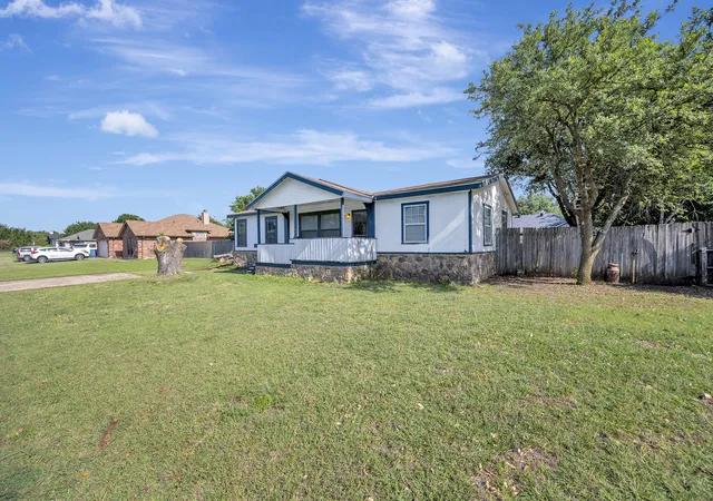 Photo 2 of Manufactured home for sale at 305 Branson Rd, Roanoke, TX 76262 | MLS# 21298306 | Listing updated on 2026-08-22