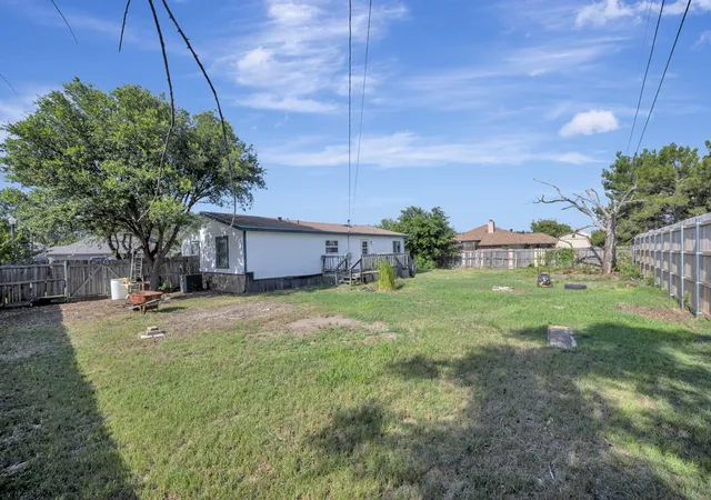 Photo 4 of Manufactured home for sale at 305 Branson Rd, Roanoke, TX 76262 | MLS# 21298306 | Listing updated on 2026-08-22