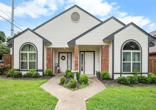 Multi family home for sale at 1002 W Washington St, Sherman, TX 75092 | MLS# 21298275