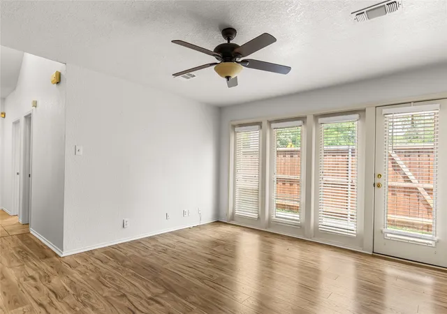 Photo 4 of House for sale at 1002 W Washington St, Sherman, TX 75092 | MLS# 21298275 | Listing updated on 2026-09-03