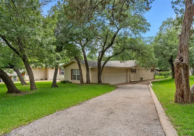 Homes for sale in Woodway, TX | 640 Cardinal Dr, Woodway, TX 76712 | MLS# 21295832