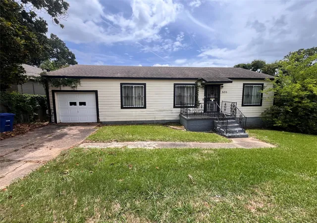 Single family home for sale at 3135 Milam St, Shreveport, LA 71103 | MLS# 21298345