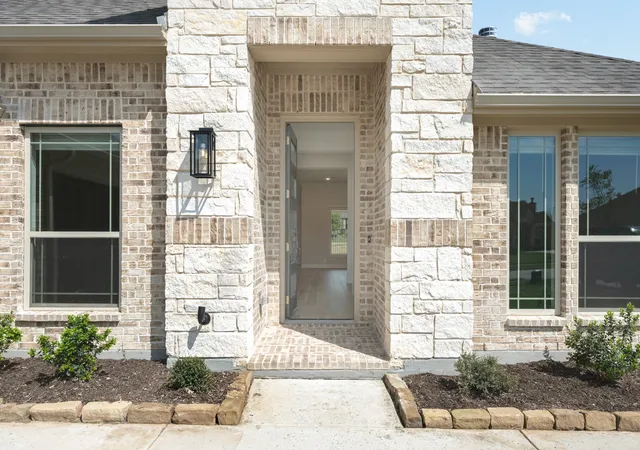 Photo 3 of Single family home for sale at 4029 Eagles Bluff Rd, Midlothian, TX 76065 | MLS# 21298346 | Listing updated on 2026-10-07