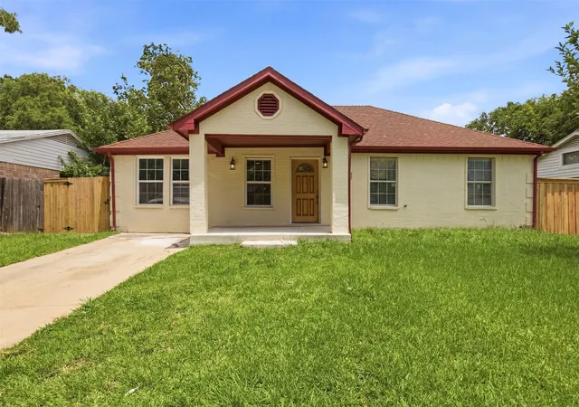 Photo 2 of Single family home for sale at 507 E Daugherty Dr, Garland, TX 75041 | MLS# 21297651 | Listing updated on 2026-10-06