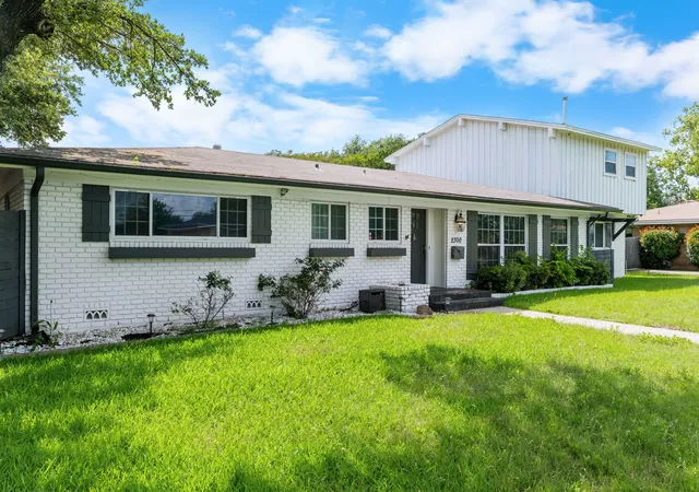 Homes for sale in Waco, TX | 2300 Mount Carmel Dr, Waco, TX 76710 | MLS# 21297606