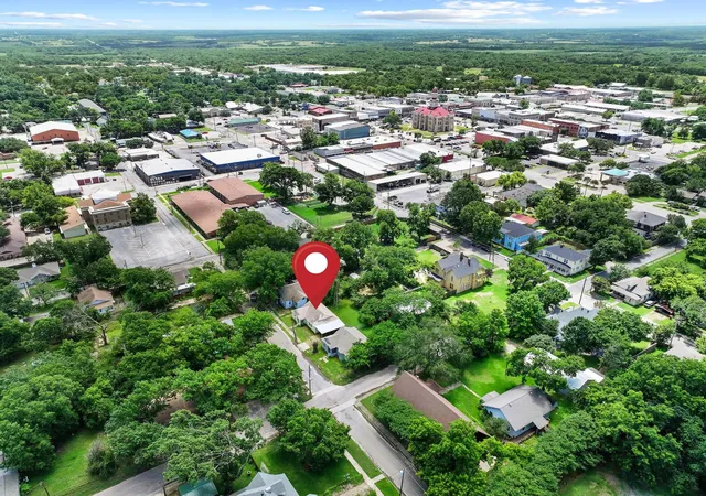 Homes for sale in Bonham, TX | 217 W 7th St, Bonham, TX 75418 | MLS# 21297967