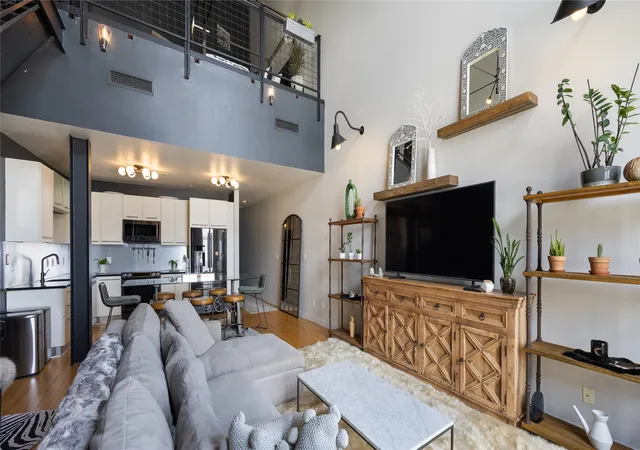 Photo 3 of Condo for sale at 1122 Jackson St #1103, Dallas, TX 75202 | MLS# 21298200 | Listing updated on 2026-09-15