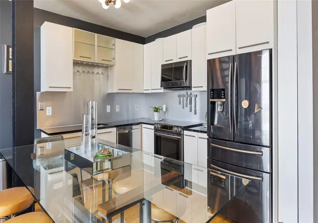 Photo 4 of Condo for sale at 1122 Jackson St #1103, Dallas, TX 75202 | MLS# 21298200 | Listing updated on 2026-09-15