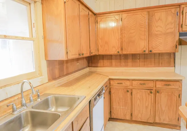 Homes for sale in Comanche, TX | 801 E Walcott Ave, Comanche, TX 76442 | MLS# 21297389