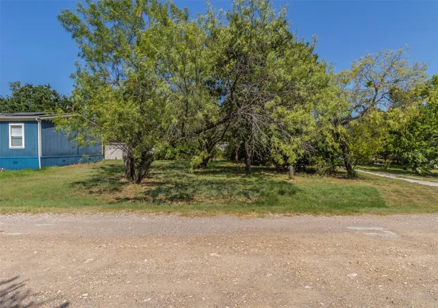 Homes for sale in Granbury, TX | 5715 Arkansas Trl, Granbury, TX 76048 | MLS# 21298407