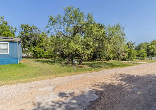 Homes for sale in Granbury, TX | 5715 Arkansas Trl, Granbury, TX 76048 | MLS# 21298407