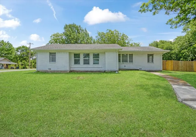 1st image of 408 N Gowdy St, Whitewright, TX 75491 | MLS# 21298400