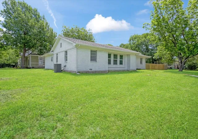 3rd image of 408 N Gowdy St, Whitewright, TX 75491 | MLS# 21298400
