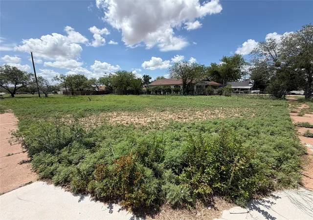 Photo 2 of Sale Pending at 1802 Merchant St, Abilene, TX 79603 | MLS# 21298310 | Listing updated on 2026-08-20