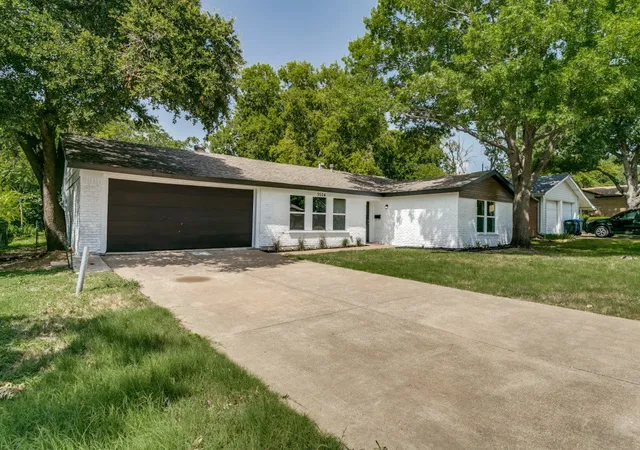 Photo 2 of Single family home for sale at 3504 Westfield Ave, Fort Worth, TX 76133 | MLS# 21298443 | Listing updated on 2026-08-20